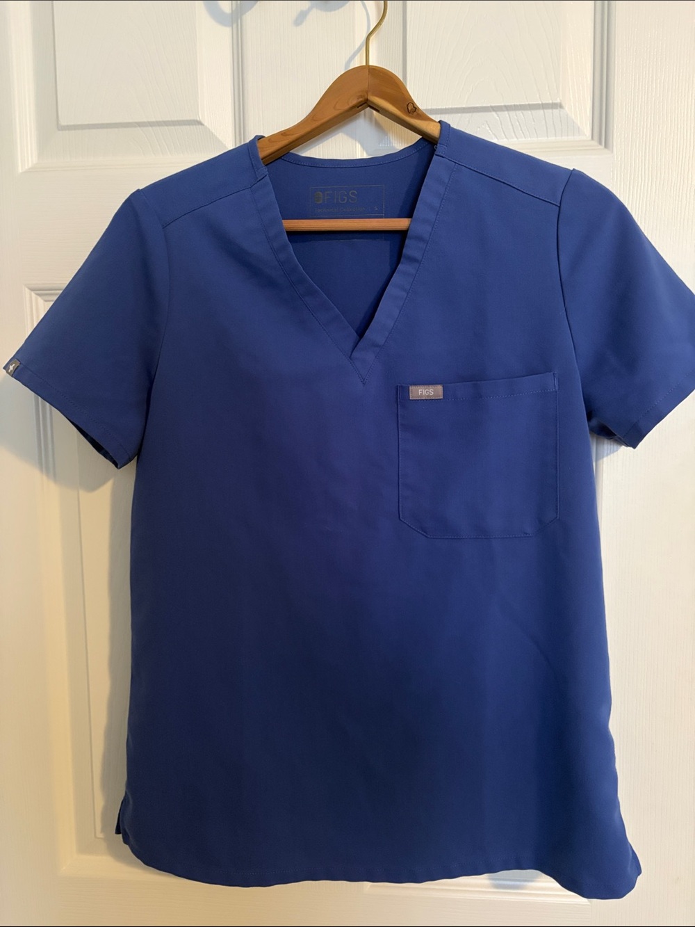 FIGS Women’s V-Neck Scrub Top — Royal Blue